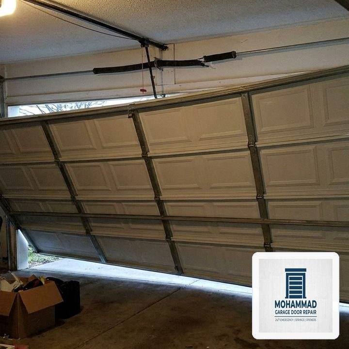 Mohammad Garage Door Repair Dispatch in Franklin (Wrentham Area): Heavy-Duty EPDM Perimeter & Bottom Seal Weatherproofing - Franklin, MA